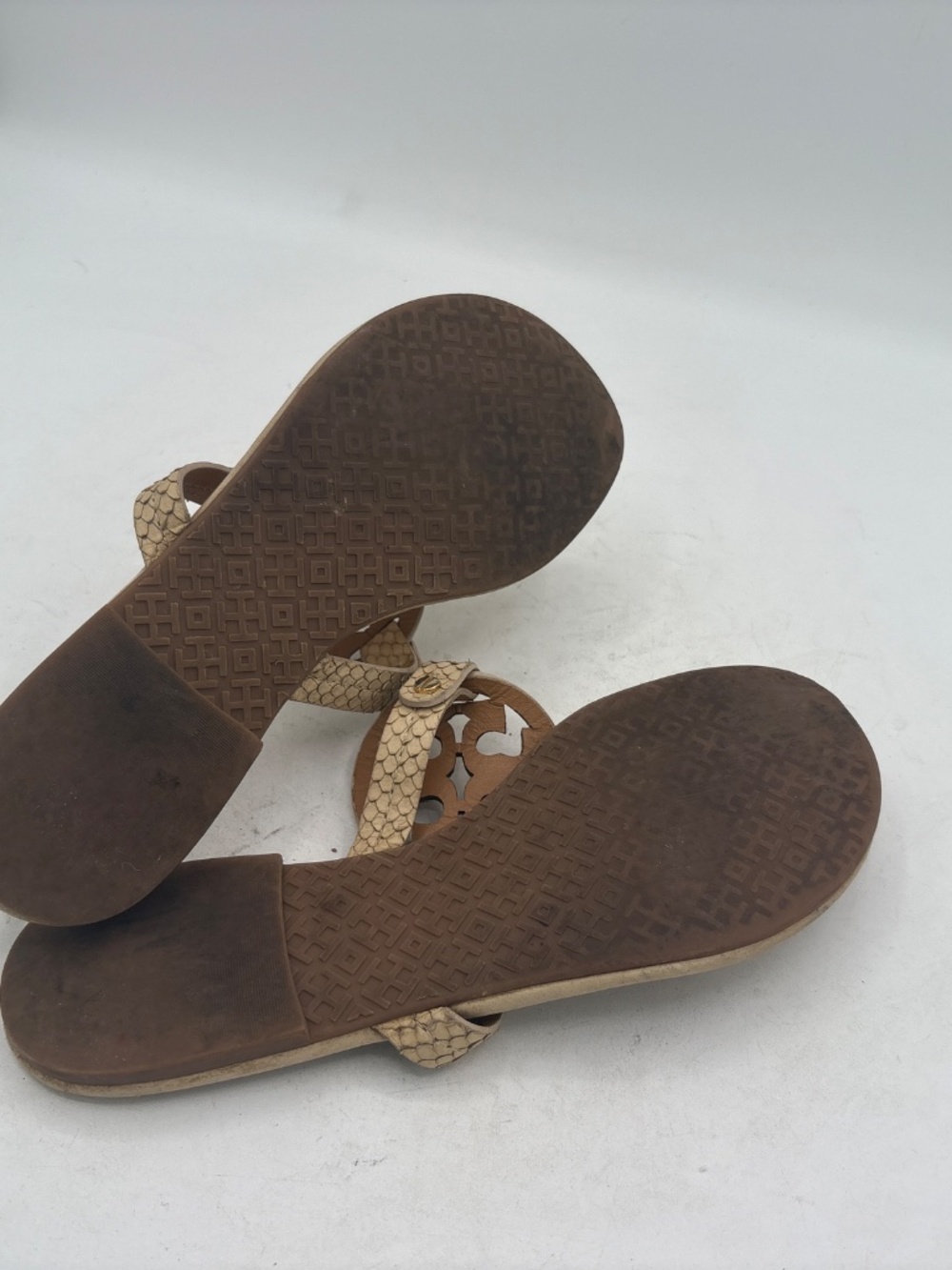 Tory Burch Sandals Tan/Beige Snake Embossed Leather Size 7 - Picture 8 of 9